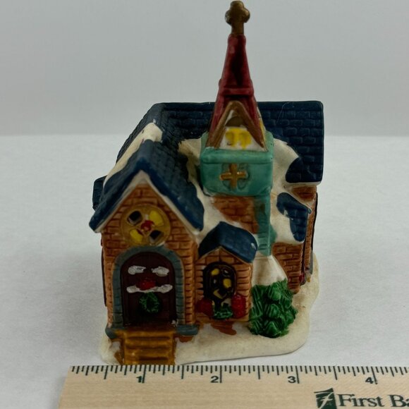 Vintage Ceramic Light-Up Christmas Village Church Chapel Wreath Snow Small 5" - Picture 9 of 14